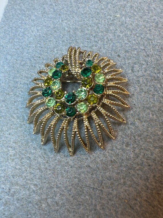 Vintage Gold Tone Brooch Green Rhinestones - image 3