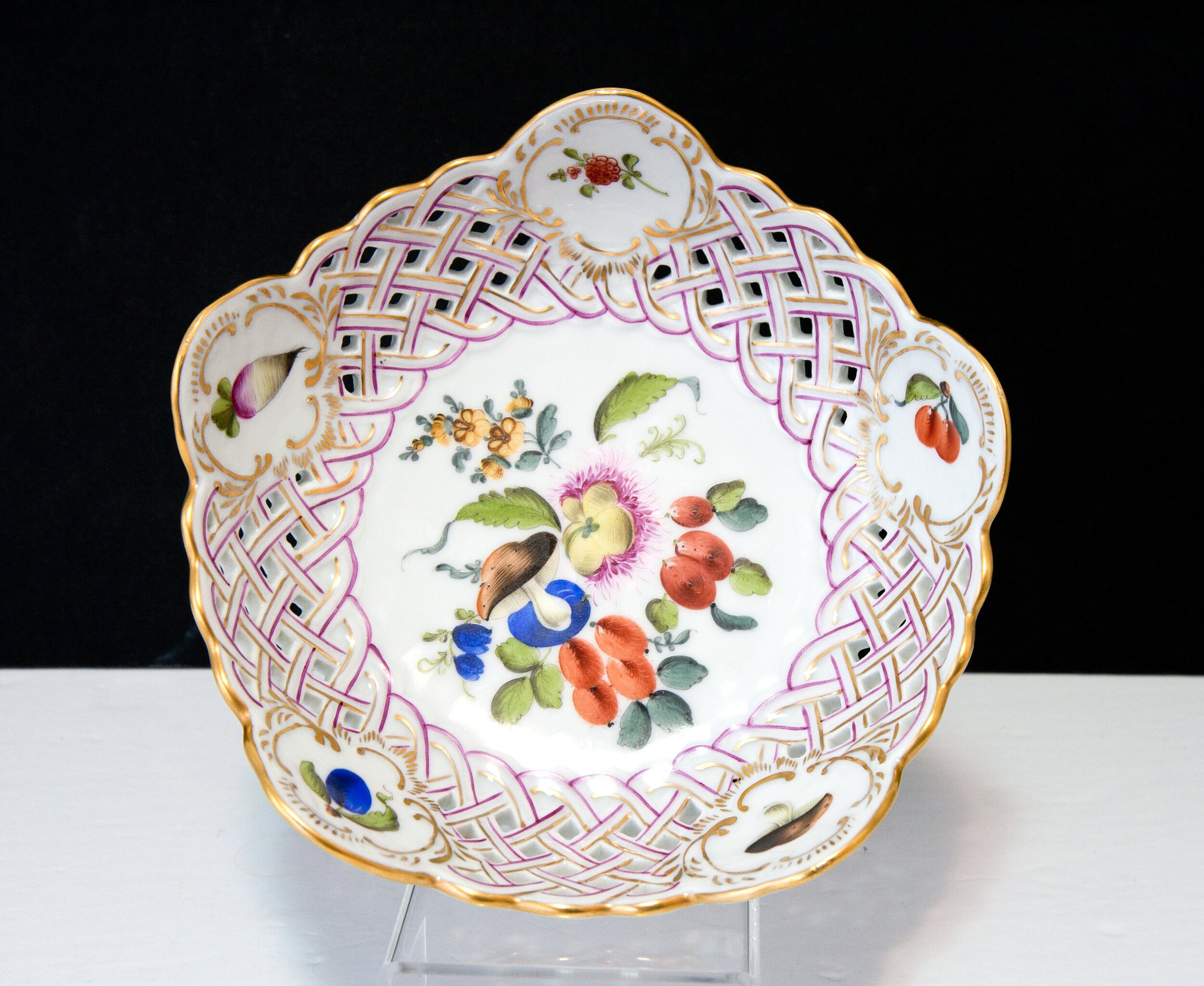 Vintage Rare Herend Hungary Porcelain Reticulated Fruit Bowl Vintage Rare Herend Hungary Porcelain Reticulated Fruit Bowl