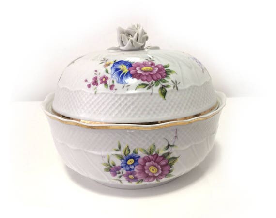 Vintage Hollohaza Hungary (#29), bonbonniere porcelain dish with Vintage Hollohaza Hungary (#29), bonbonniere porcelain dish with