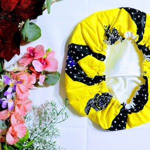 Gorro de cabelo-boné de cetim sedoso de camada dupla para cabelos naturais e cacheados, gorro amarelo, gorros de cabelo para pia de adultos,