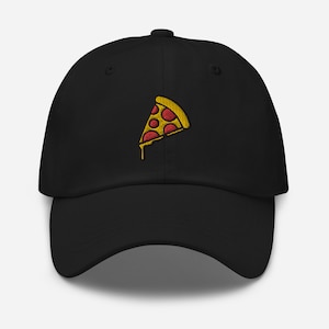 Rebanada de queso y sombrero de pizza de pepperoni
