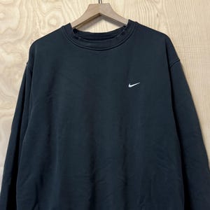 Vintage Y2K Nike Stitched Swoosh Logo Black Distressed Crewneck Sweatshirt size Large