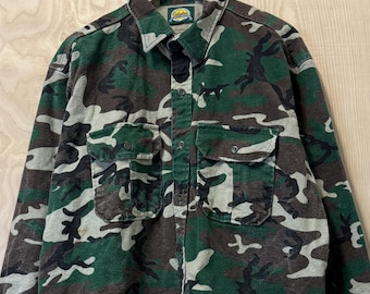 Vintage 90s Cabelas Green Woodland Camouflage Cotton Flannel Long Sleeve Button Up Shirt size XL