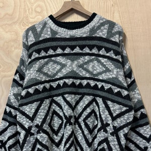 Vintage jaren 80 Xploits wit veelkleurig abstract all-over patroon ronde hals gebreide trui maat XL