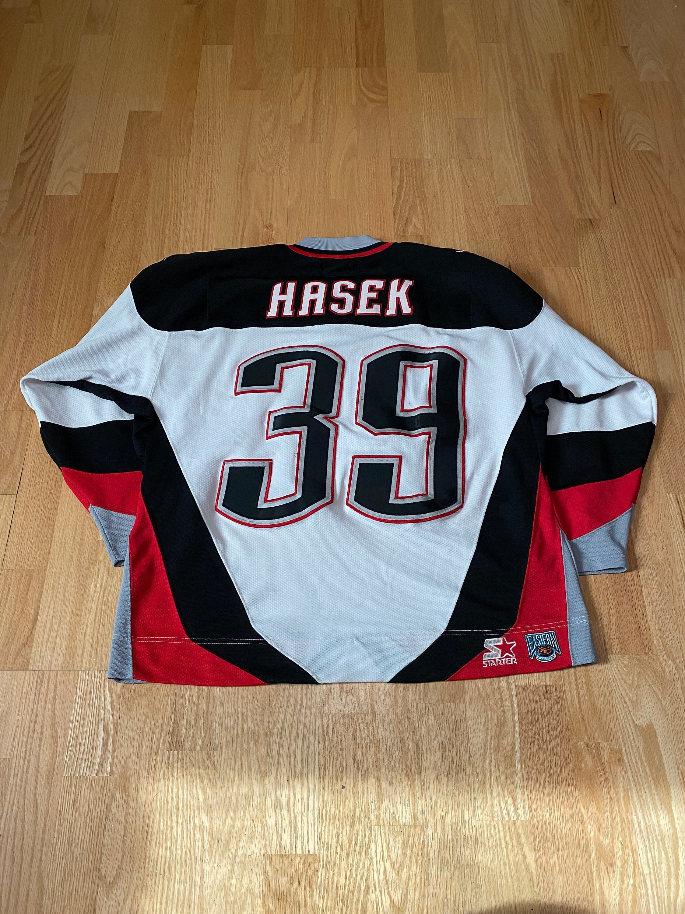 Vintage Buffalo Sabres Dominik Hasek CCM Hockey Jersey Size Medium 90s NHL