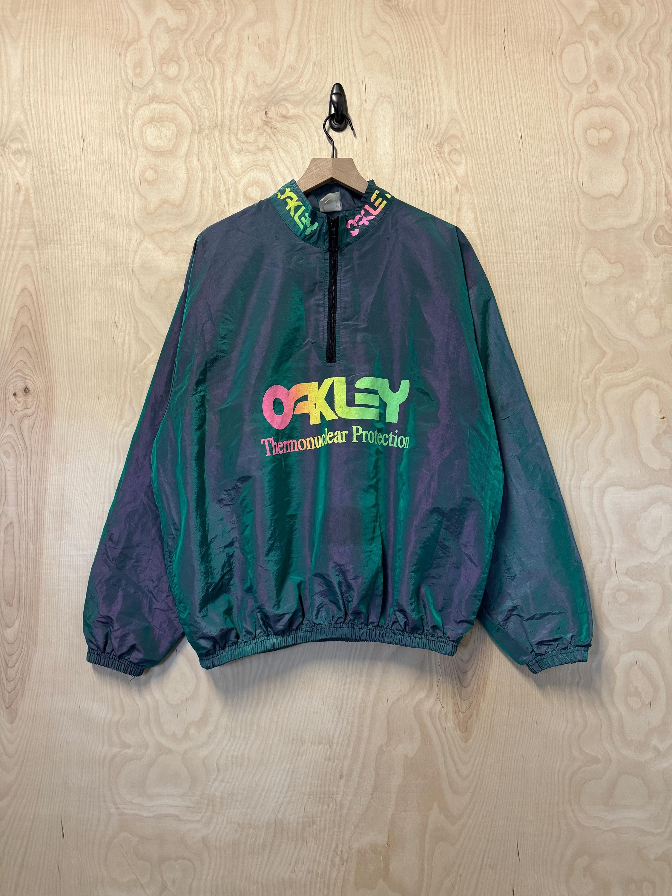 Oakley 90's ヴィンテージ　ナイロンプルオーバー Vintage Surf Style Oakley Thermonuclear Protection Spell Out