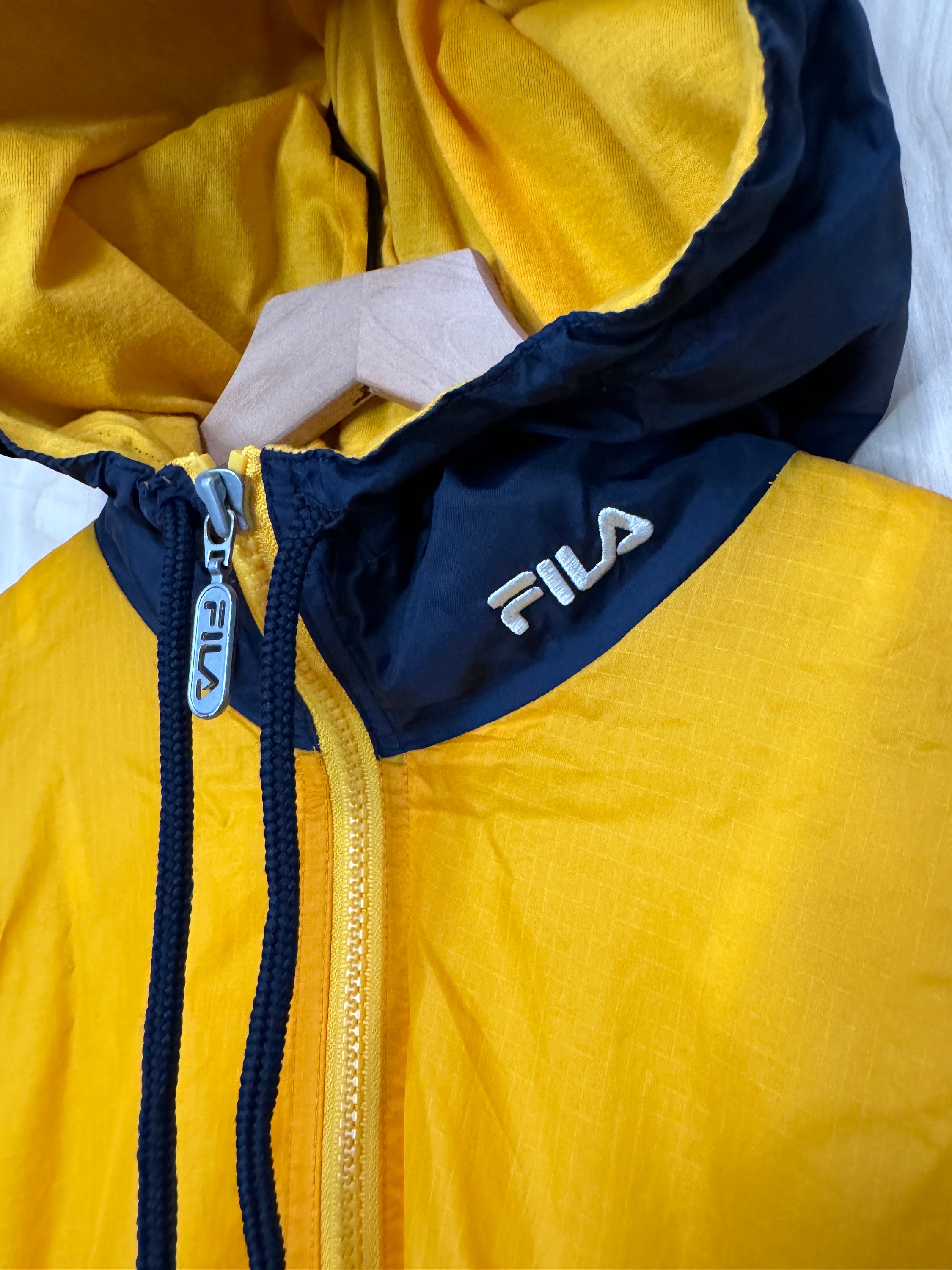 Vintage des annees 90 Fila jaune blanc bleu marine a rayures bloc de couleur veste coupe vent a capuche doublee avec fermeture eclair grande taille Etsy France