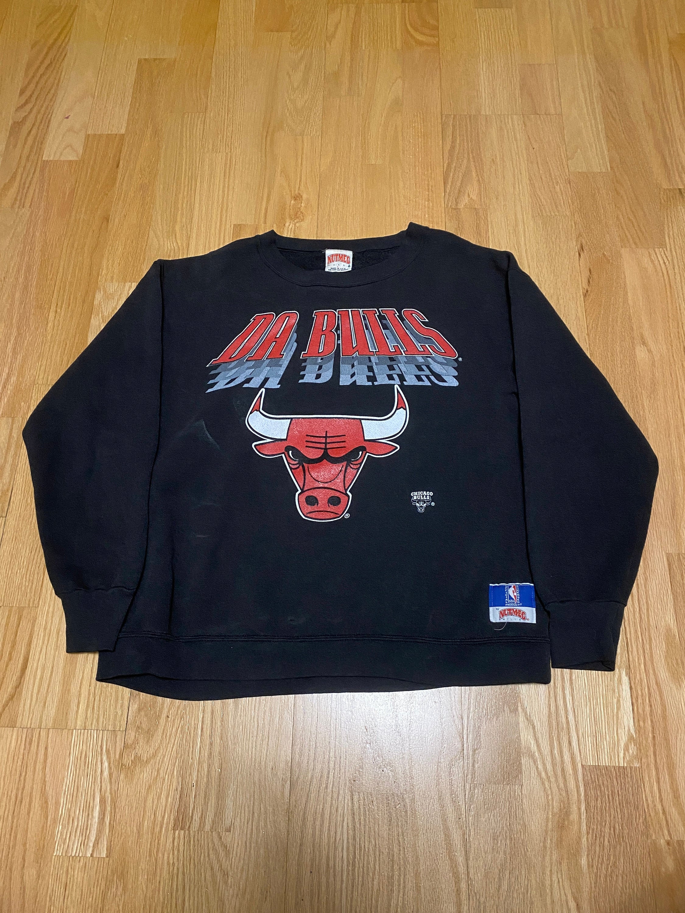 Vintage Nutmeg 90s Chicago Bulls Tee Tshirt NBA Wrap Around 