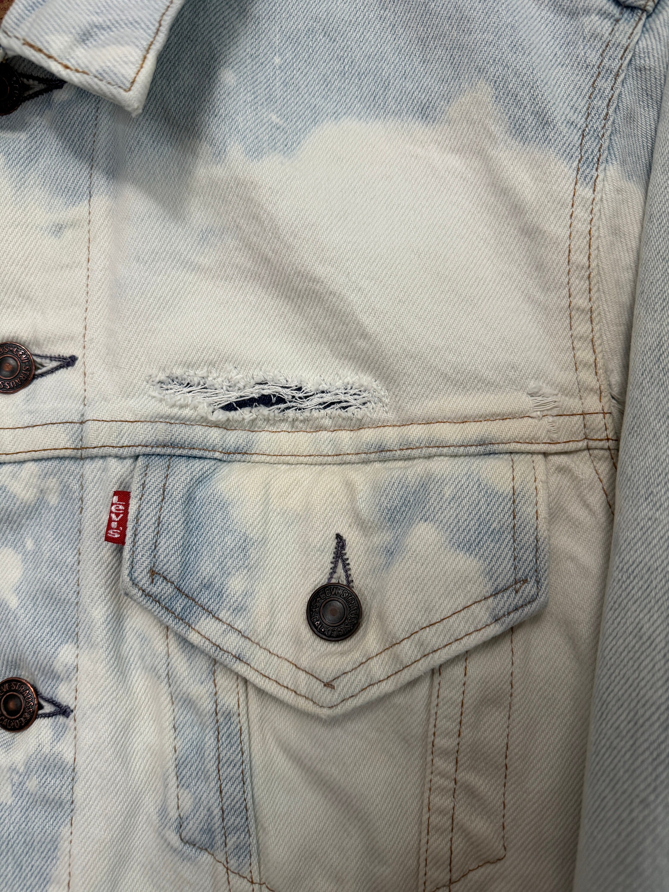 Vintage 80s Levis 70506-0211 Light Wash Bleached Distressed