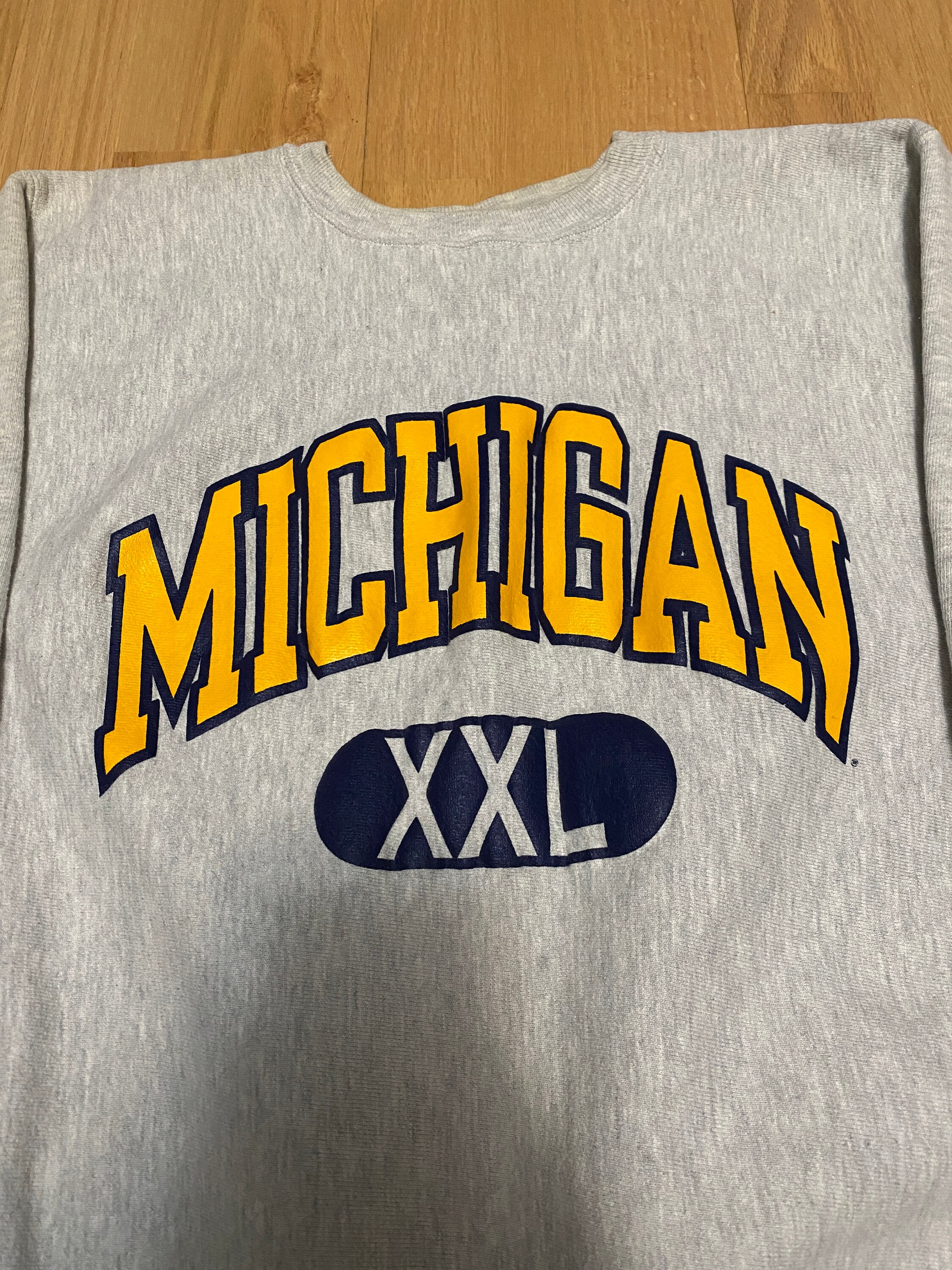 トップス 90s champion reverse weave Michigan 90s Champion Reverse Weave Michigan Vintage Crewneck
