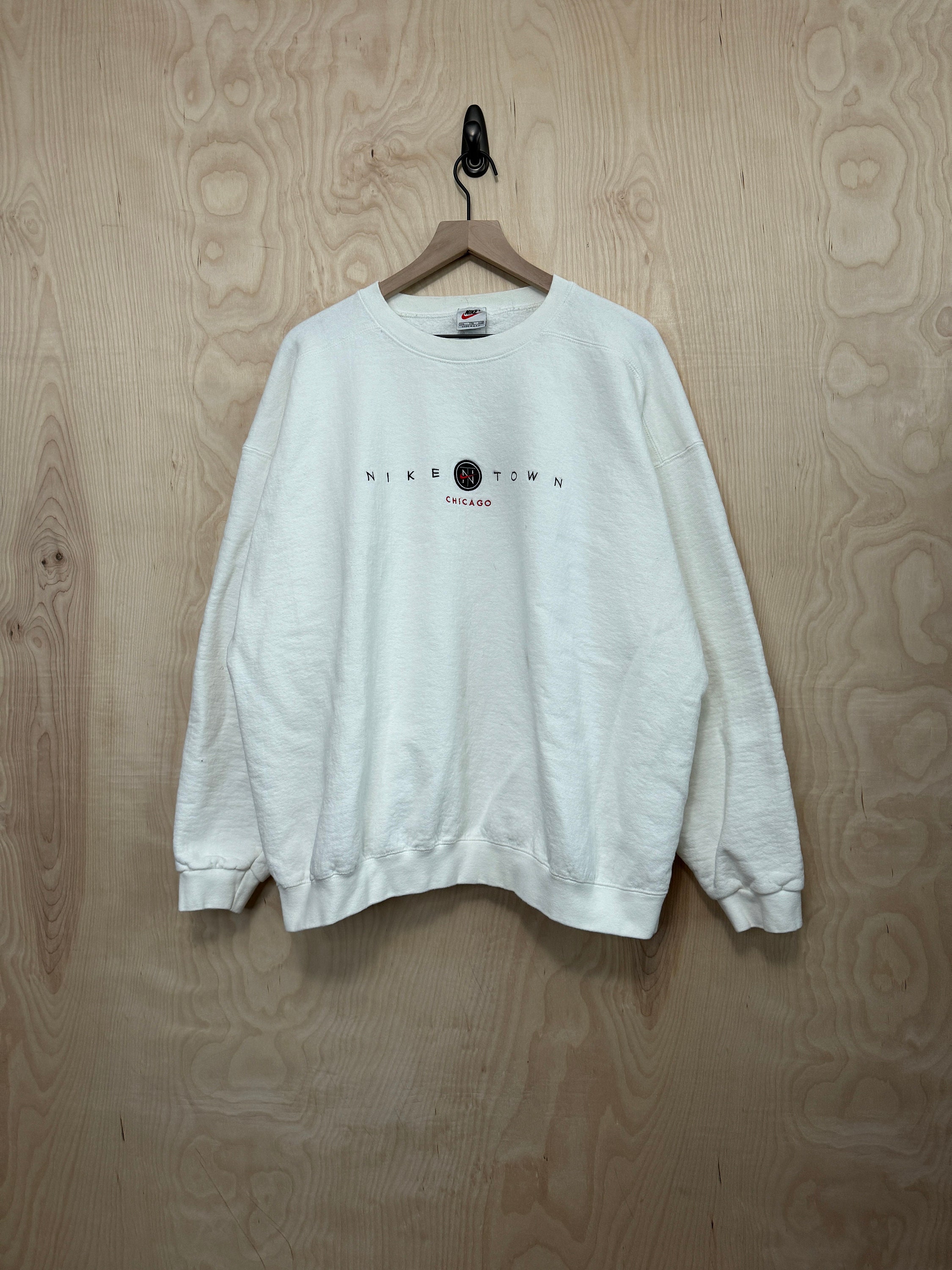 Vintage 90s Nike Town Chicago White Crewneck Sweatshirt Size Vintage 90s Nike Town Chicago White Crewneck Sweatshirt Size