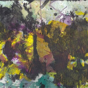 Puede incluir: Pintura abstracta con salpicaduras y pinceladas de pintura negra, amarilla, morada y verde sobre un fondo blanco.