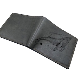 Personalisierte Leder Geldbörse, Leder Geschenkideen für ihn, Brieftasche für Papa, Geburtstagsgeschenk für Freund, Wal See Ozean Tier Geldbörse