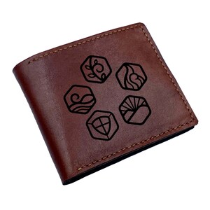 Cartera de cuero personalizada para hombre, billetera plegable con elementos naturales para hombre, regalo para él, ícono de agua, fuego, aire y tierra grabado, regalo para hombre