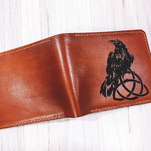 Personalisierte nordische Ruine Raben Symbole, keltisches Symbol Tier Männer Brieftasche, kundenspezifische Lederbrieftasche für ihn, Geburtstag Jahrestagsgeschenk