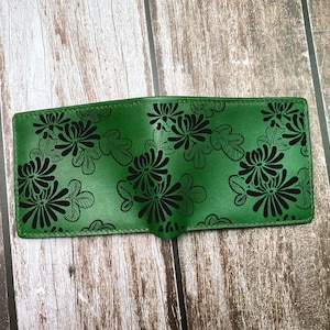 Cartera de cuero personalizada para hombre, billetera artística con estampado de margaritas, billetera de cultura japonesa para él, regalo de aniversario de cumpleaños para novio