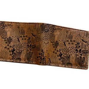 Cartera de hombre con paisaje personalizado, cartera con vista a la escena del desierto, cartera de hombre de cuero hecha a mano, cartera de hombre con patrón de árbol, regalo para él