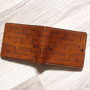 Pacman Videospiel Leder handgefertigte Brieftasche für Männer, personalisieren Männer Geschenk, Freund Geburtstag Jahrestag Geschenk, Weihnachtsgeschenkidee für ihn 2020