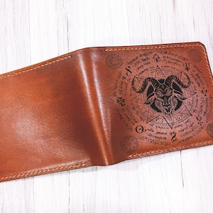 Genuine leather pentagram pattern men&#39;s wallet, ancient pentacle sign wallet, engraved wallet for men, anniversary gift for boyfriend dad