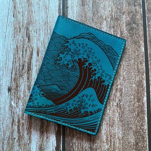 Cartera con estampado de olas Haku de Japón, cartera de estilo japonés, cartera para pasaporte de viaje Haku de Japón, regalos de cuero de Hokusai, funda para pasaporte de Japón