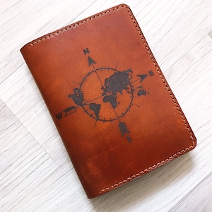 Personalisieren Sie Weltkarte Kompass Leder Passhalter, Kompass Reisebrieftasche, maßgeschneiderte Familienpasshülle, Weihnachtsgeschenk Ideen 2019