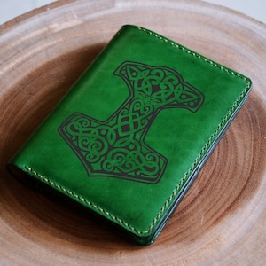 Nordische Runen Muster kleine Brieftasche, minimalistische Leder Brieftasche, maßgeschneiderte Geschenk für Papa, keltische Männer Geschenkidee, Geburtstag Jahrestag Geschenke