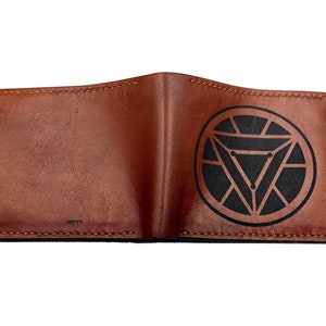 Cartera de cuero personalizada para hombre, hecha a mano, con diseño de superhéroe vengador, Reactor Arc, Iron Man, regalo de aniversario de Navidad para hombre, regalo para él
