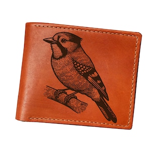 Cartera con dibujo de pájaro Jay, cartera grabada Jay, regalo de cuero personalizado con patrón Jay, cartera plegable con pájaro, regalo de aniversario de cuero para él