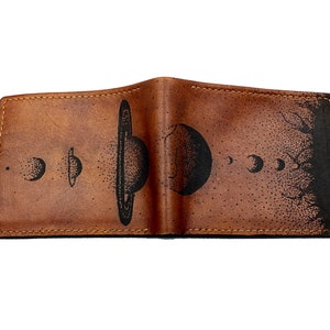Cartera de cuero para hombre con diseño de sistema solar personalizado, con motivos astronómicos del sol y la tierra, regalos navideños personalizados para él, cartera de cuero con bloqueo RFID para hombre.