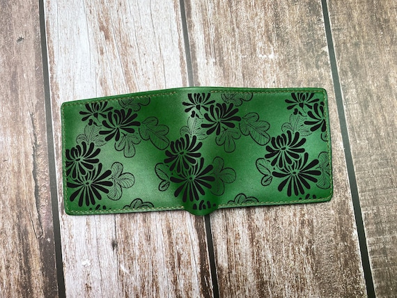 Custom Leather Wallet: Green Daisy Pattern, Japanese Art