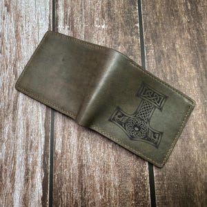 Cartera de cuero con el martillo de Thor Mjolnir: regalo nórdico celta