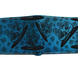 Cartera de hombre con flor de calavera personalizada, cartera con patrón de terror, regalo para hombre, cartera de cuero para novio, regalo para hombre estilo Halloween.