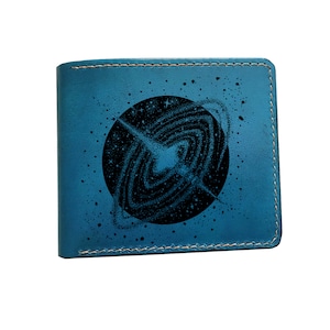Carteira masculina com padrão de buraco negro, presente masculino de couro, presente personalizado para homens, carteira de couro personalizada para viajantes, presente para amantes da astronomia