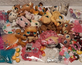 Authentic LPS 18 pc Play Set 2 Pets (1 Random CAT or DOG and 1 Other Random Pet) 2 Food Items & 14 Accessories