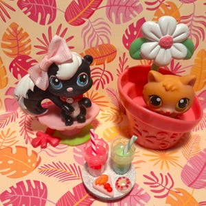 Authentic LPS Complete Pet Pairs Portable Pets Playset Kitten #86 Skunk #85 + Extra Accessories (2)