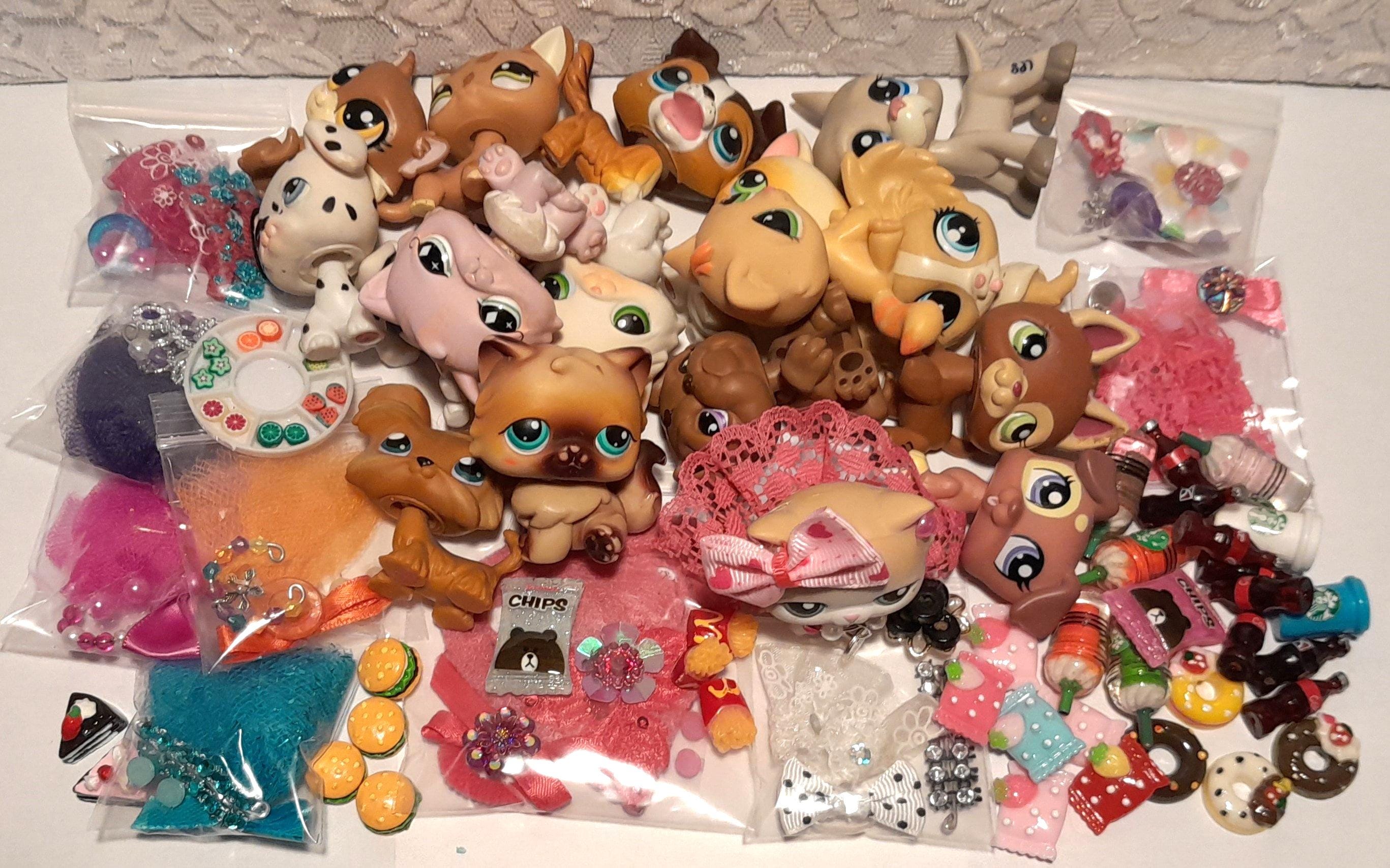 Authentic LPS 26 pc Play Set 3 Pets (1 Random CAT or DOG and 2 Other Random Pets) 2 Food Items and 21 Accessories