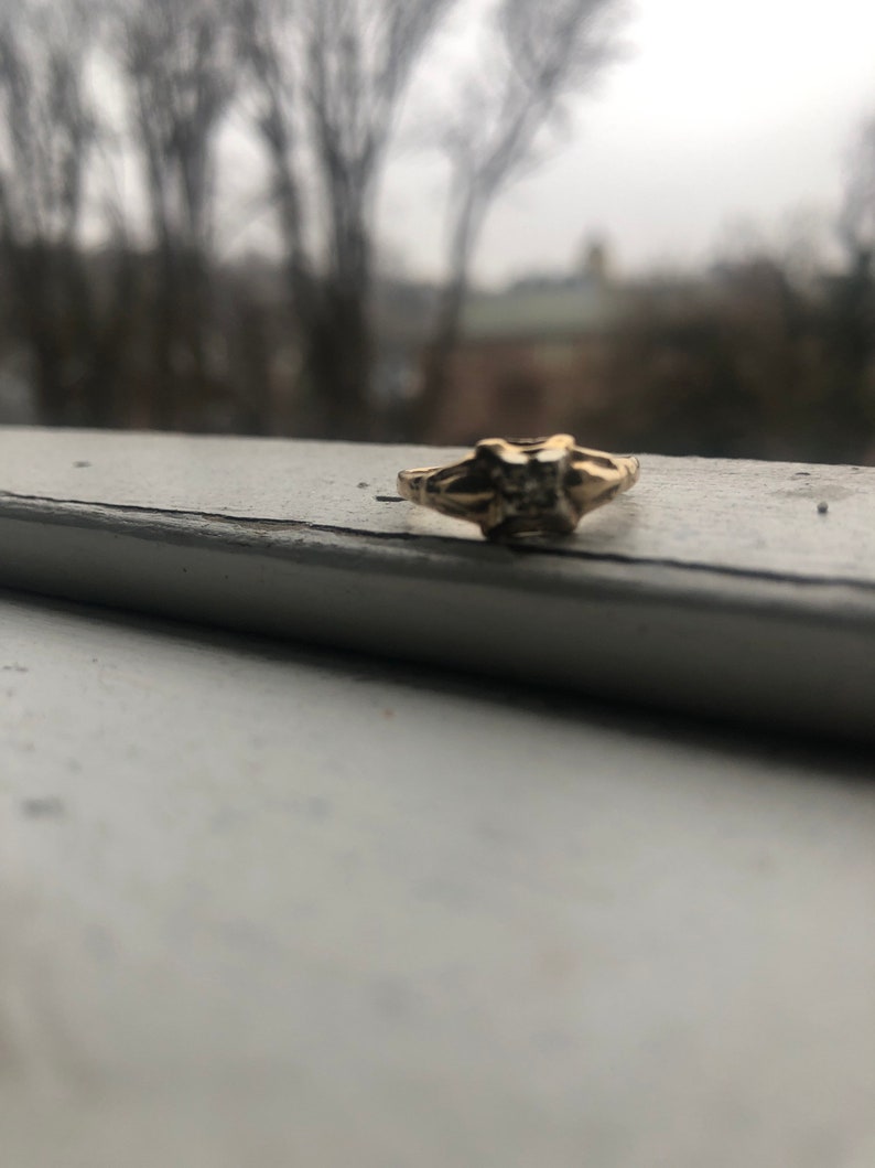 Vintage 14K Yellow Gold Ring with an Est .02 Ct Size 6. Diamond