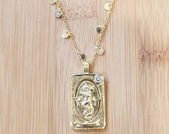 Collar Mondo - Collar con dije de la carta del Tarot "El Mundo" bañado en oro de 18 kt