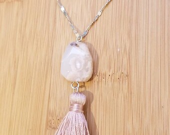 Collar Grace - Ágata y borla ruborizada