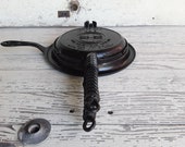 Antique 1908 Griswold Cast Iron Low Base Waffle Iron 8-127-C