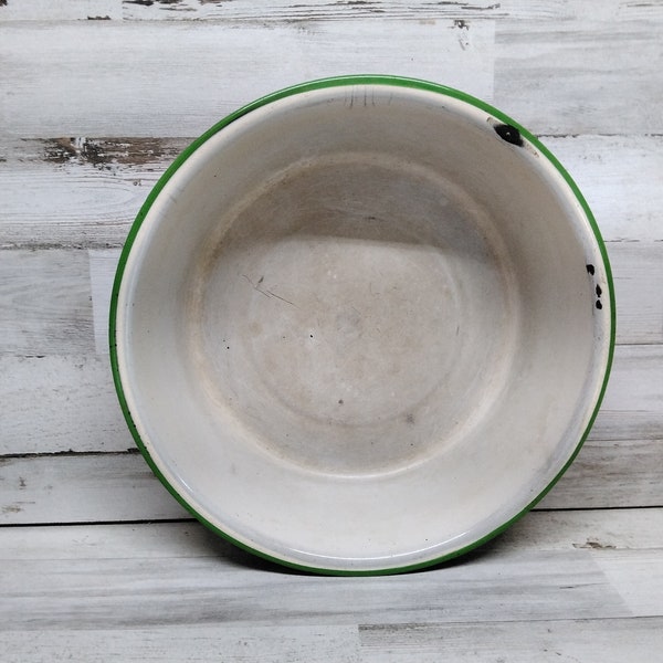 Vintage Enamelware Tan/Beige and Green Metal Small Dish Pan, Metal Bowl, Retro Kitchen Decor