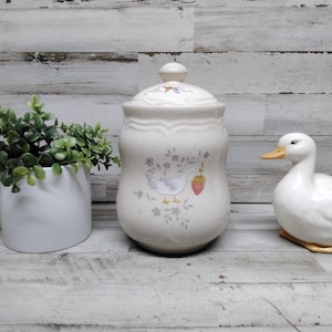 Vintage Ceramic Duck/Goose Canister/Cookie Jar / Duck Canisters / Farm Decor / Ceramic Duck Kitchen Decor / Vintage Duck Decor