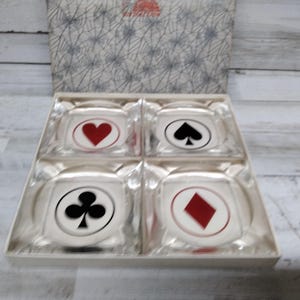 ヴィンテージ ガラス ポーカー 灰皿 / 4 つのエース フレンチ カード 灰皿セット / クラブ ハート ダイヤモンド スペード エース 装飾