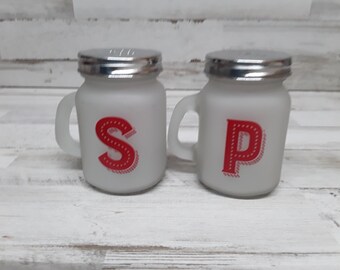 Frosted Small Mason Jar Salero y Pimenteros Red Letter Saleros Agitadores de Camping Shakers