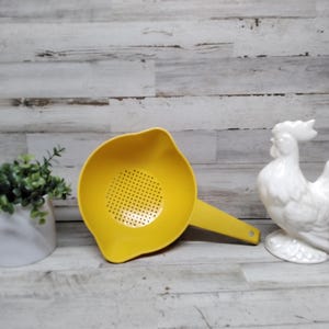 Vintage Tupperware Small 1 Quart Pouring Colander / Strainer Yellow Tupperware Colander