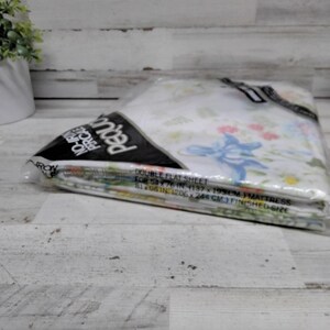 K&ouml;nnte beinhalten: Ein verpacktes Doppel-Flachbettlaken-Set f&uuml;r eine 137 x 193 cm Matratze. Das Bettw&auml;sche-Set befindet sich in einer transparenten Kunststoffverpackung. Die Bettlaken haben ein Blumenmuster mit blauen und rosa Blumen. Der Text auf der Verpackung lautet "No-Iron Percale".