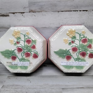 Vintage NOS Strawberry Ceramic Wall Hangings   / Starwberry Decor / Farmhouse Decor  / Strawberry Kitchen Wall Decor