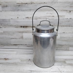 Vintage USA Aluminum Cream Can  / Gallon Aluminum Milk Can  / A Leyse Product  / Farmhouse Kitchen Decor