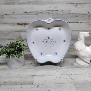 Vintage Pfaltzgraff USA Blue Roses and Vine Apple Shaped Dish . / 1980s Pfaltzgraff Poetry Glossy Apple Dish  / 1980&#39;s Pfaltzgraff