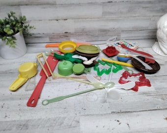 Vintage Tupperware Grab Bag. / Vintage Tupperware Gadgets  / Vintage Tupperware